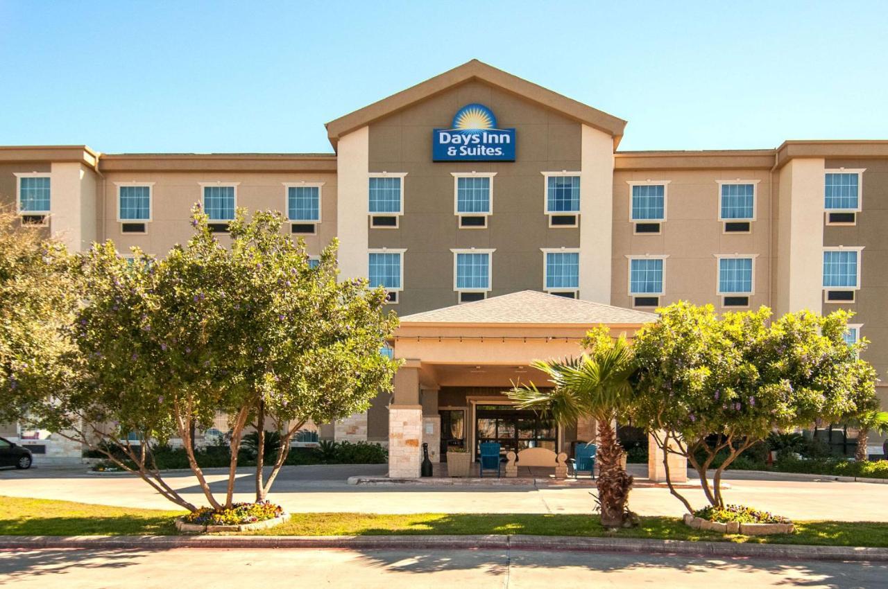 Days Inn & Suites By Wyndham San Antonio Near Frost Bank Center Eksteriør bilde